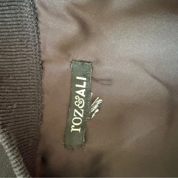 Roz & Ali Black Floral Embroidered Bomber Jacket | Size Large | Chic & Trendy - Picture 4 of 5